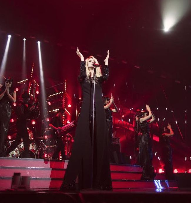 Светлана Лобода сыграла на рояле песню Не нужна