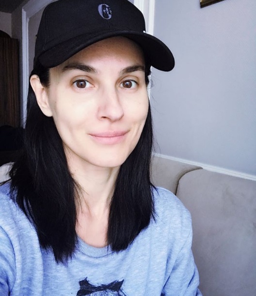 Видео: Маша Ефросинина в облегающем костюме занимается в спортзале