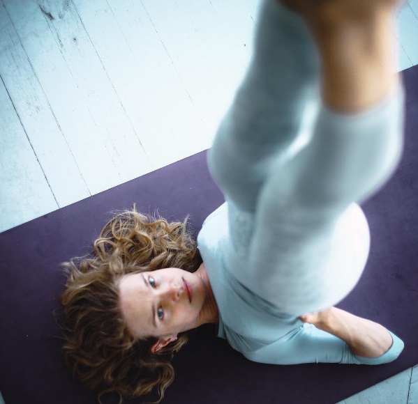 Привет, йога: Наталья Водянова возвращает себе идеальные формы после родов