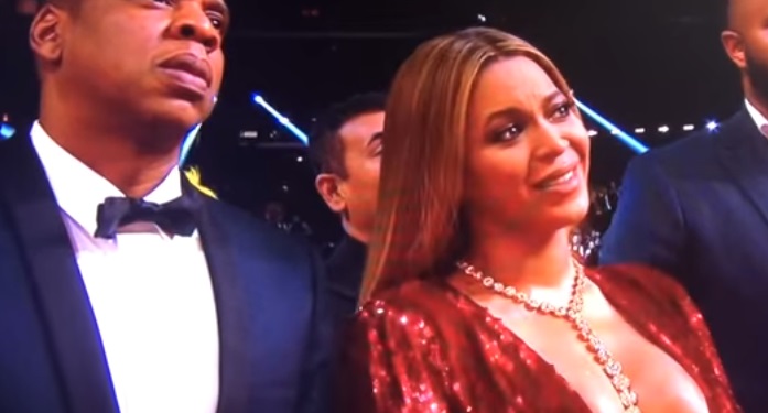 Невероятно: Адель отказалась от премии "Грэмми" в пользу Бейонсе