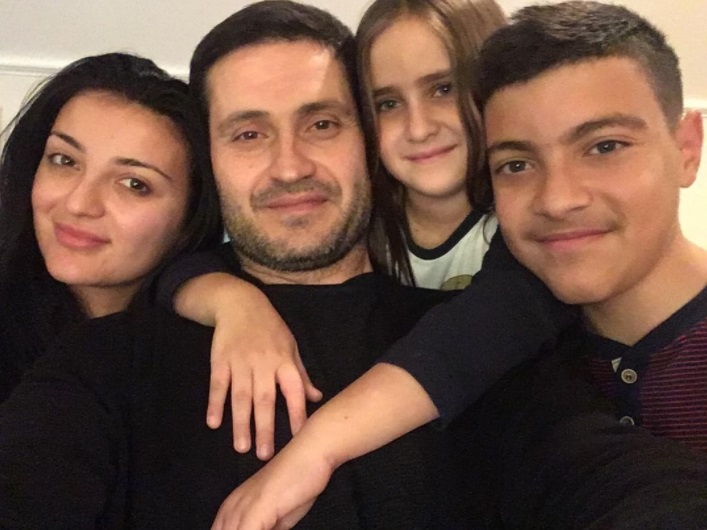Финалист шоу "Танці з зірками" Ахтем Сеитаблаев опубликовал фото с тремя детьми