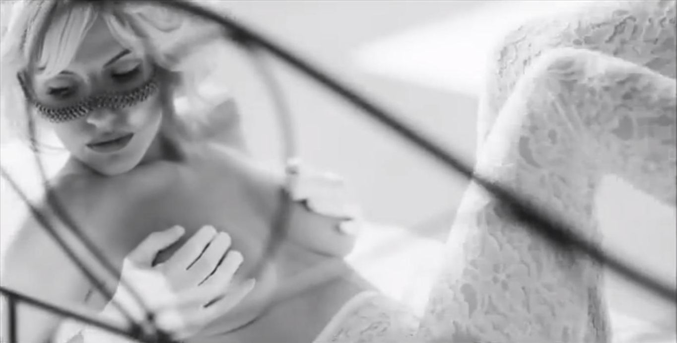 Эрика топлес фото