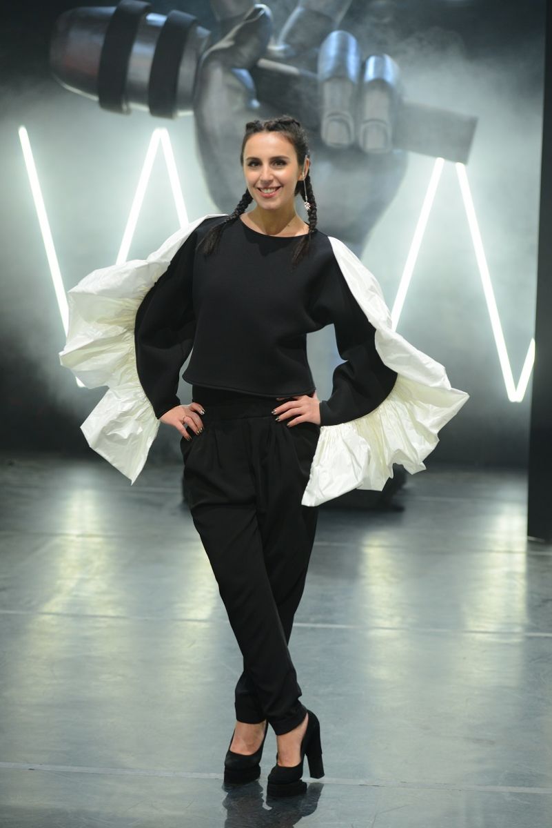 Стиль звезд на шоу &quot;Голос країни-7&quot;: Тина Кароль в платье от Julien Macdonald и Катя Осадчая в Elenareva