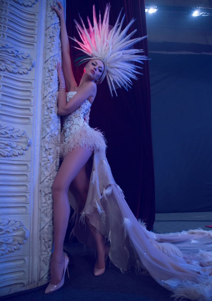 "Ленинград" по-украински: Оля Полякова представила новый клип