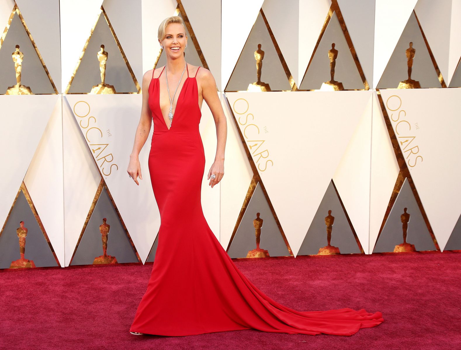 Шарлиз Терон в Dior