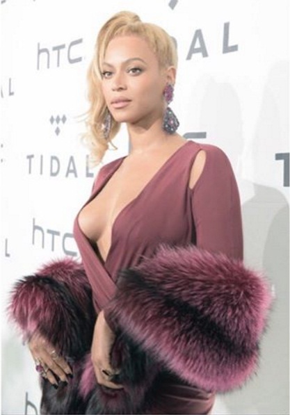 Сверхоткровенно: Бейонсе обескуражила откровенным декольте