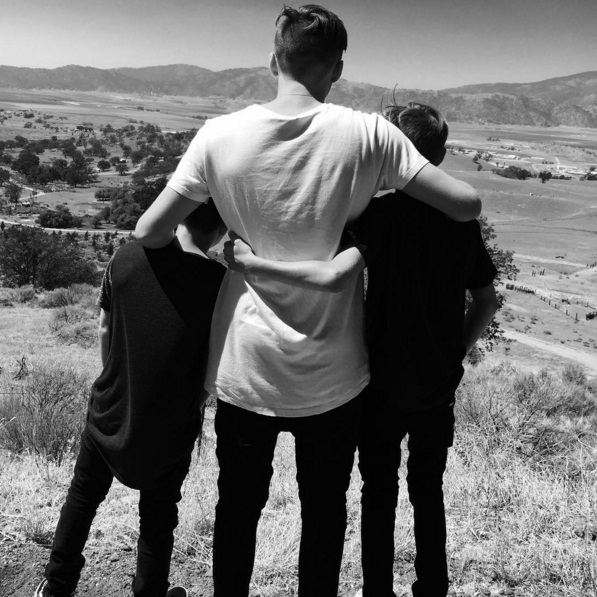 Дэвид Бекхэм поделился трогательным фото с сыновьями и дочерью