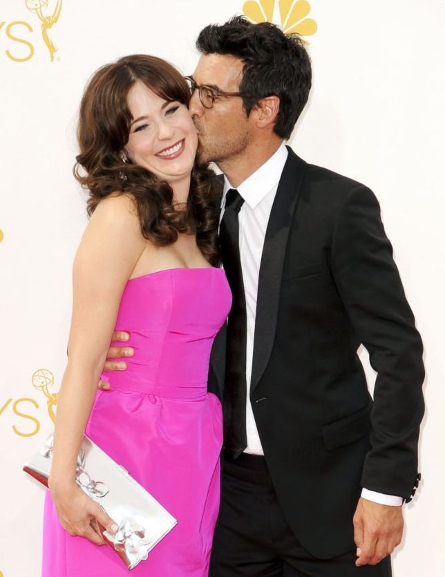 Беременная Зоуи Дешанель выходит замуж