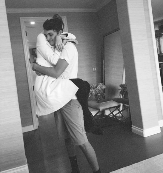 Семейные моменты: Джиджи Хадид растрогала поклонников фотографией с братом