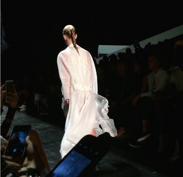 Дочь Синди Кроуфорд впервые появилась на модном показе