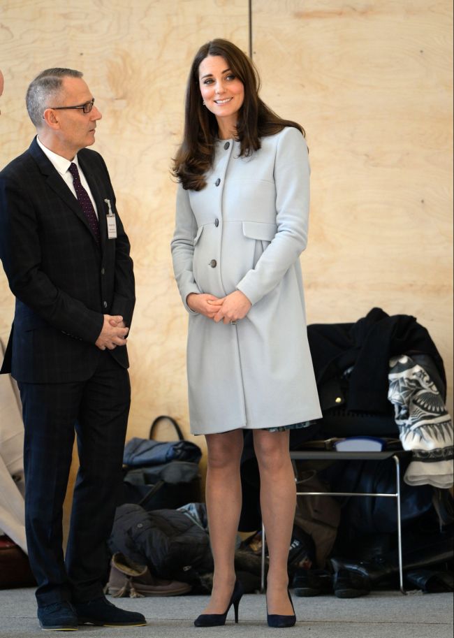 Беременна и прекрасна: Кейт Миддлтон показала округлившийся животик (Фото)