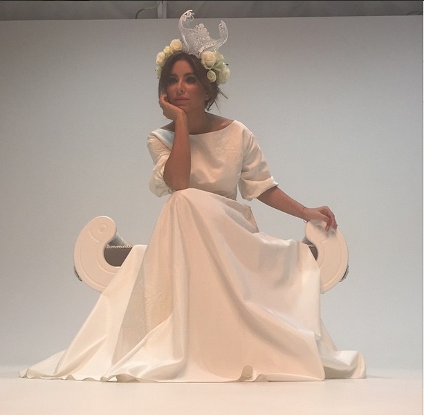 Девушка-весна: Ани Лорак позирует в цветах