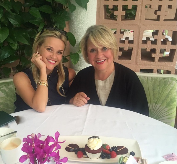 Риз Уизерспун впервые показала свою маму