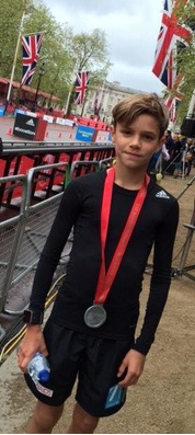 Сын Дэвида и Виктории Бекхэм пробежал Лондонский марафон