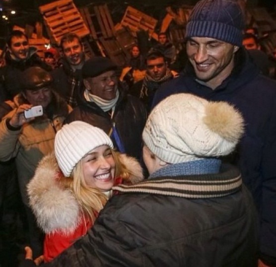 Неожиданно: Хайден Панеттьери опубликовала свое фото с Евромайдана
